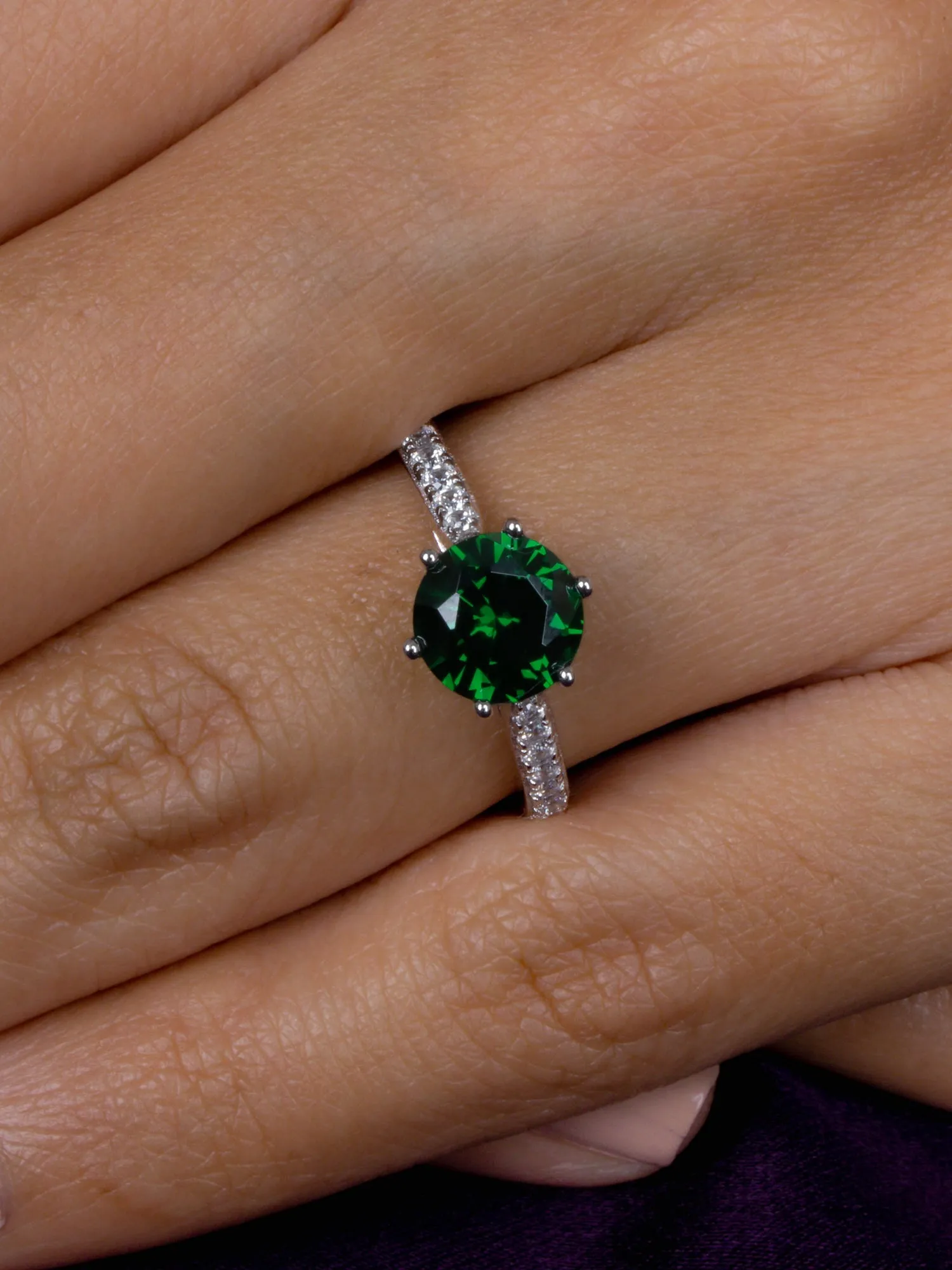 Classy Solitaire Emerald Ring in 925 Silver For Women