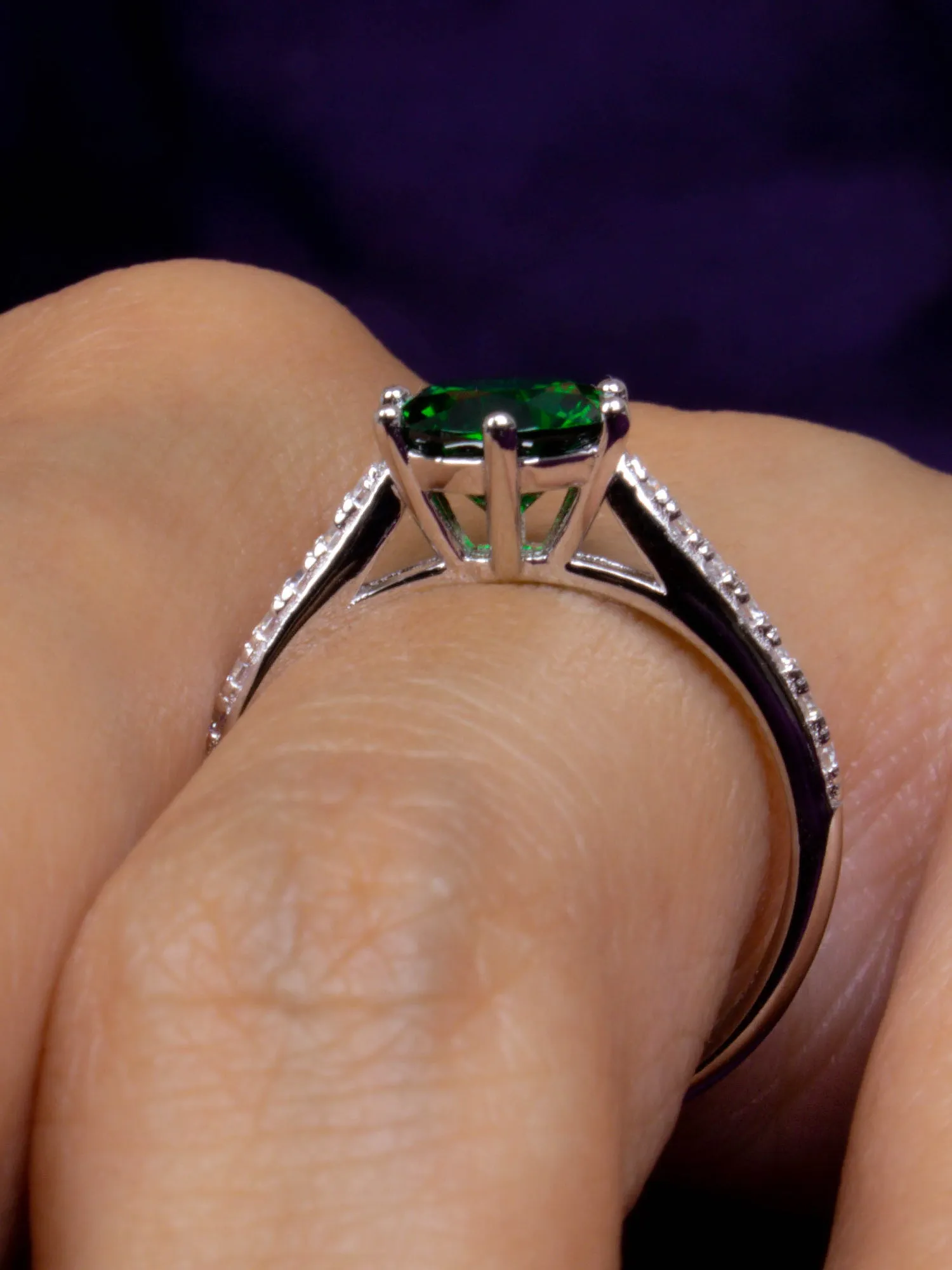 Classy Solitaire Emerald Ring in 925 Silver For Women