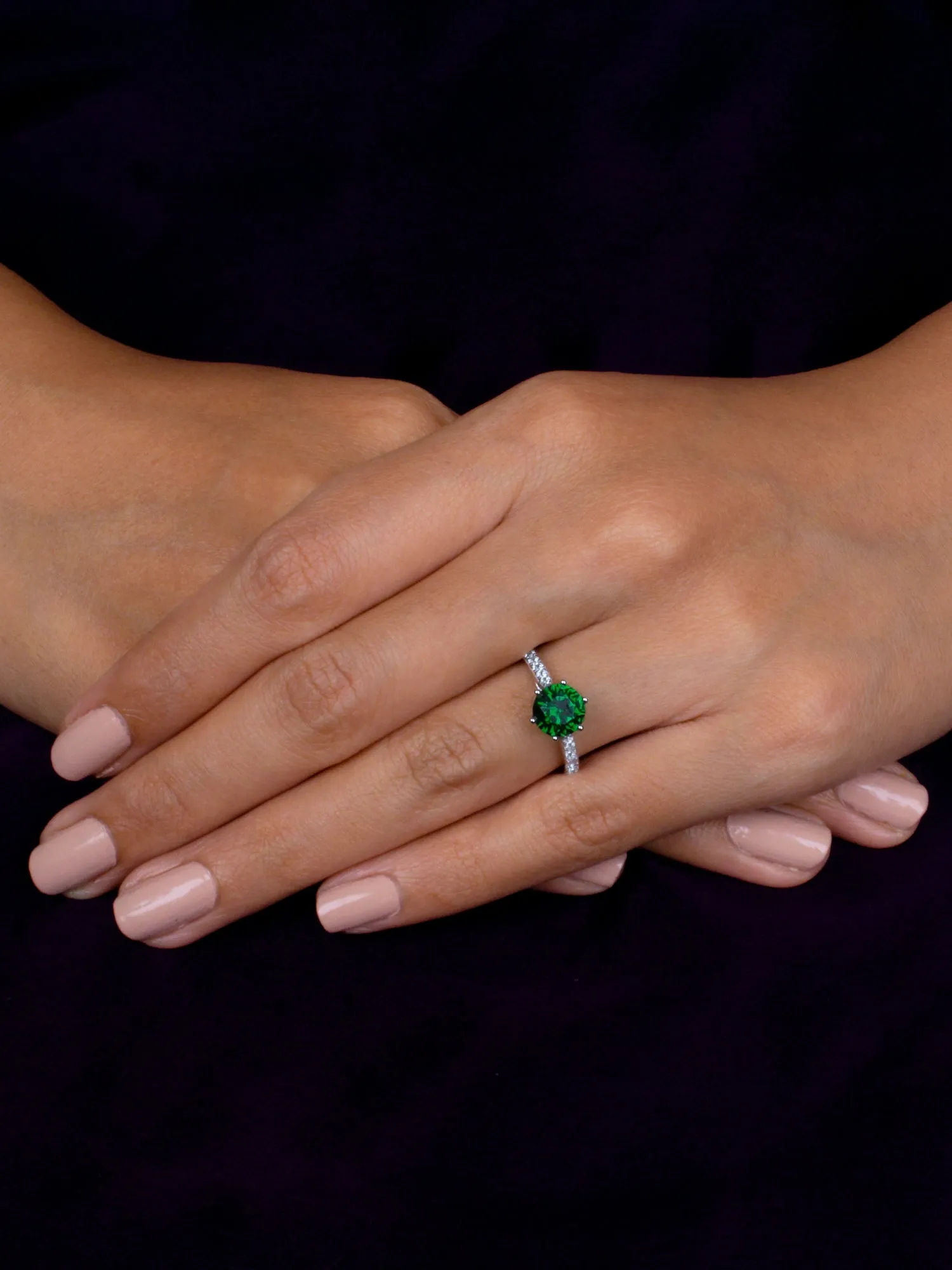 Classy Solitaire Emerald Ring in 925 Silver For Women